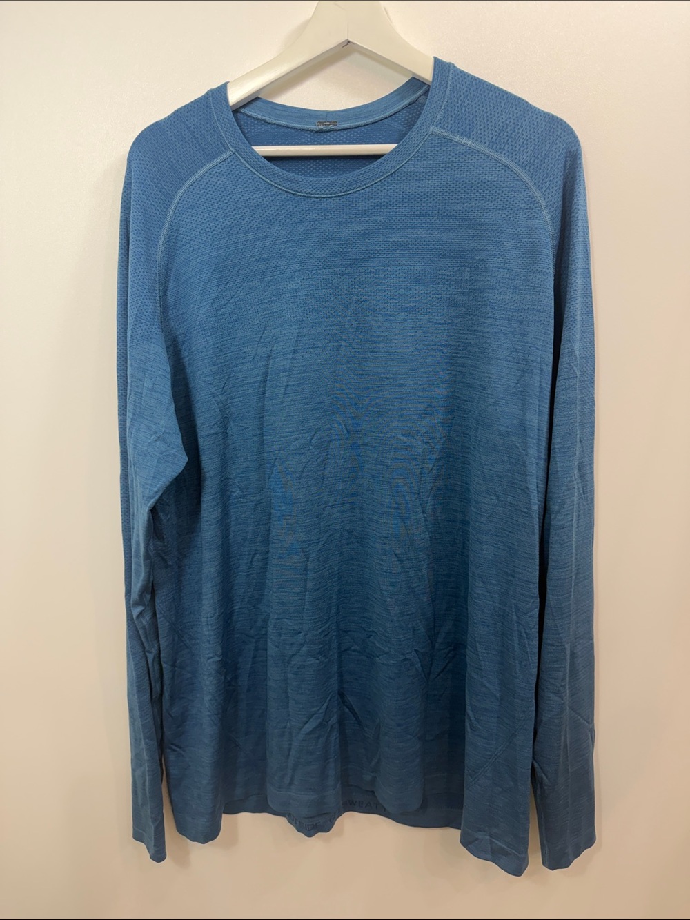 Lululemon Men’s Metal Vent tech long sleeve shirt size XL.Blue